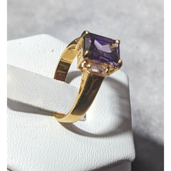 Whimsical Fantasy Purple Stone Bright Gold Tone Ring Size - Picture 2 of 16